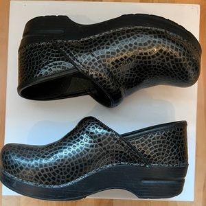 Dansko clog. Patent leather.